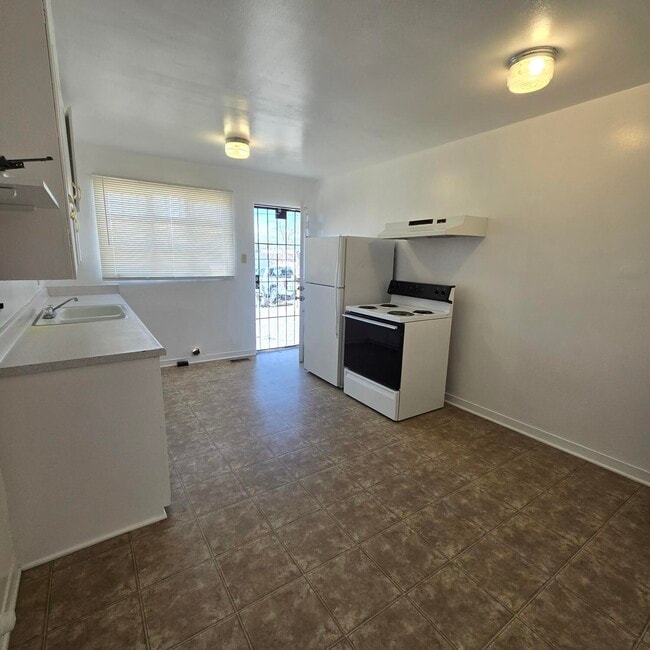 Building Photo - 205 Madison St NE