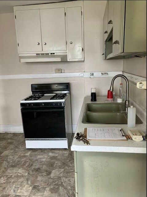 Building Photo - 1208 W 27th St