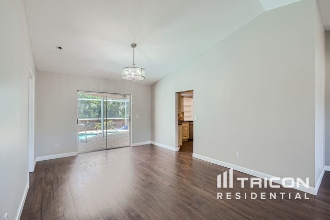 Building Photo - 854 Christina Cir