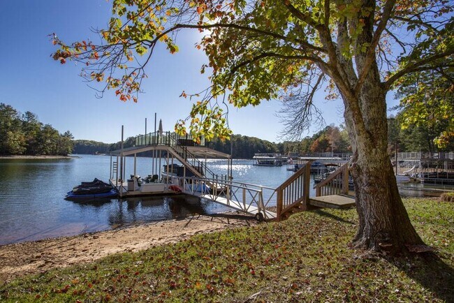 Building Photo - 8885 Bay Dr