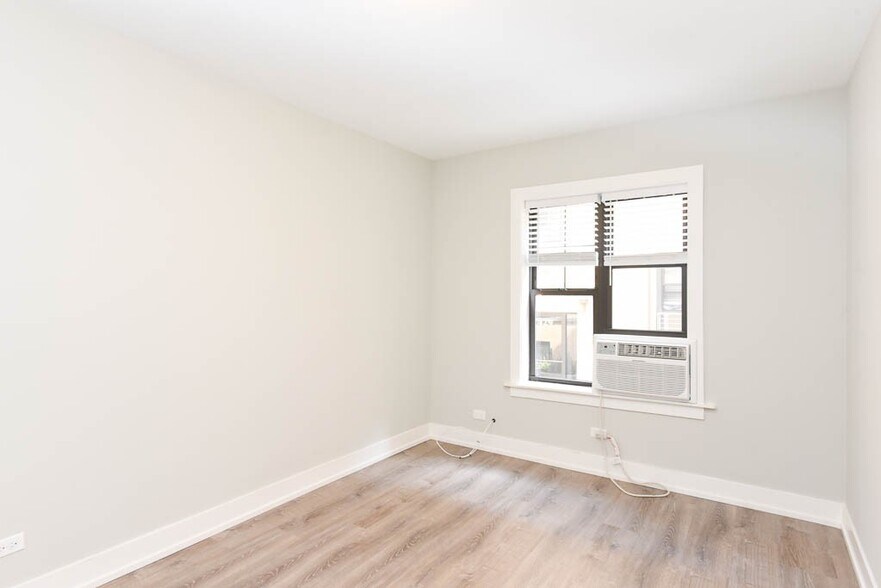 Building Photo - 436 W Belden Ave