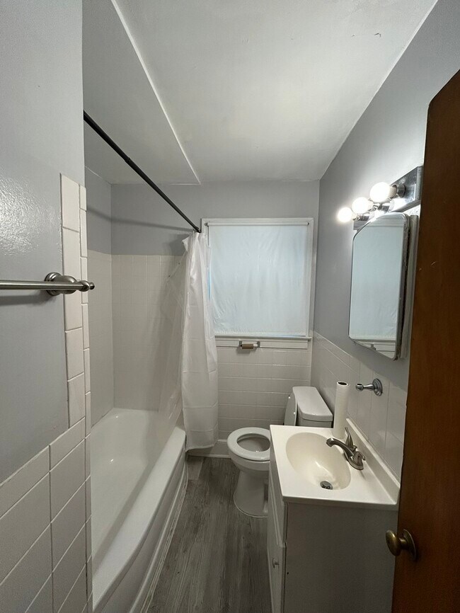 Building Photo - 2624 Marling Dr