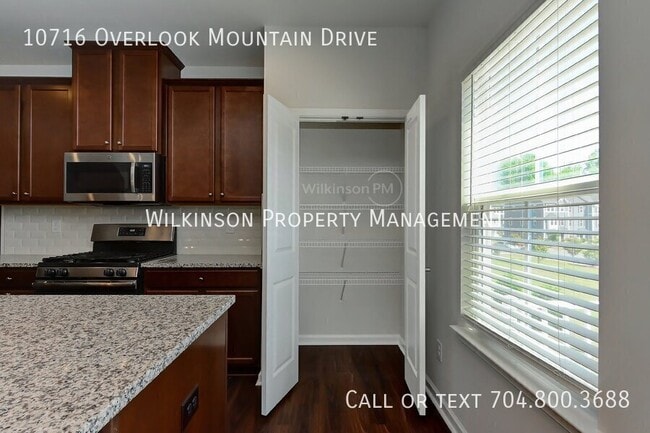 Building Photo - 10716 Overlook Mountain Dr