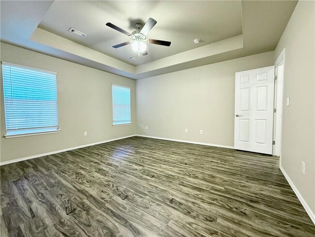Building Photo - 817 Saddlebrook St