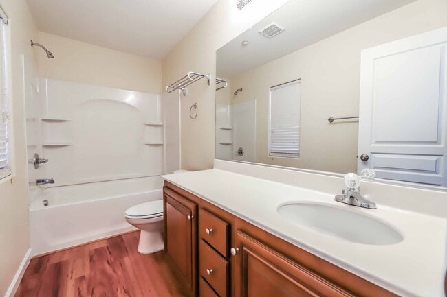 Building Photo - 3 BEDROOM HOME IN HENDERSON!