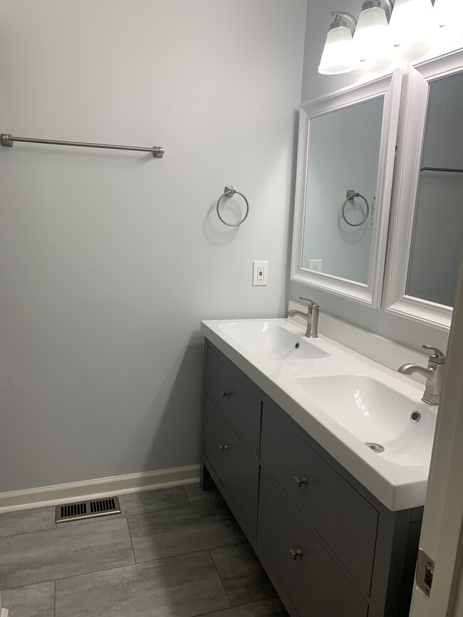 Building Photo - 804 Wiles Ct