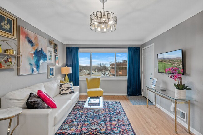 Primary Photo - 248 Ruth St N