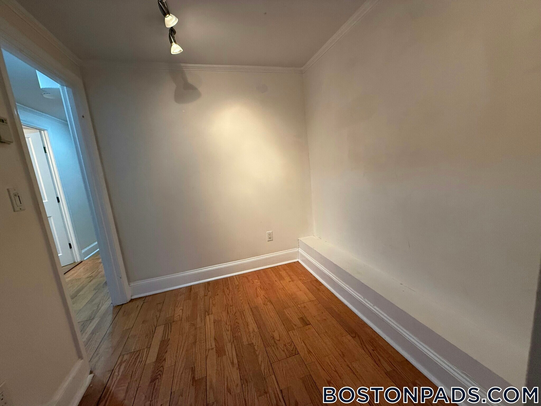 Building Photo - 519 Columbus Ave