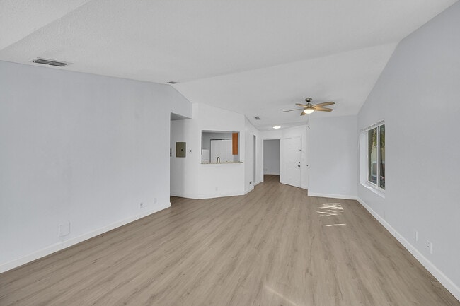 Building Photo - 815 Boynton Beach Blvd