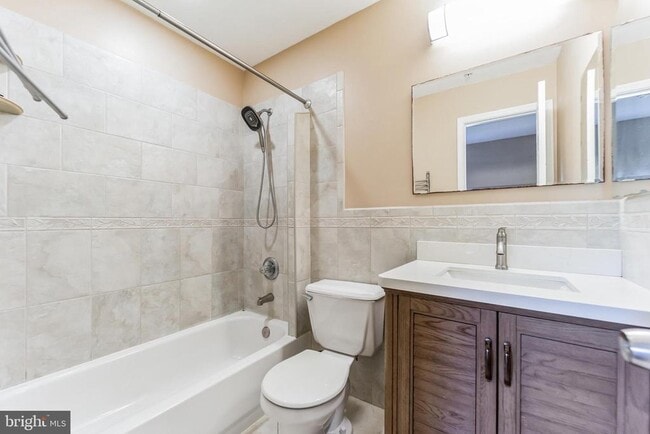 Building Photo - 1903 Pawlet Dr