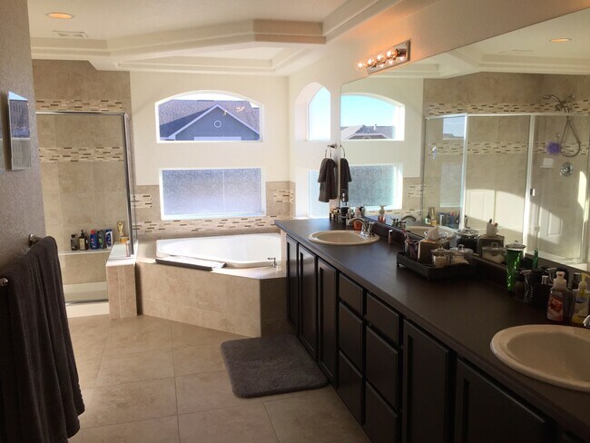 Building Photo - Parade of Homes Winner – Upgraded 4BD/3BA ...