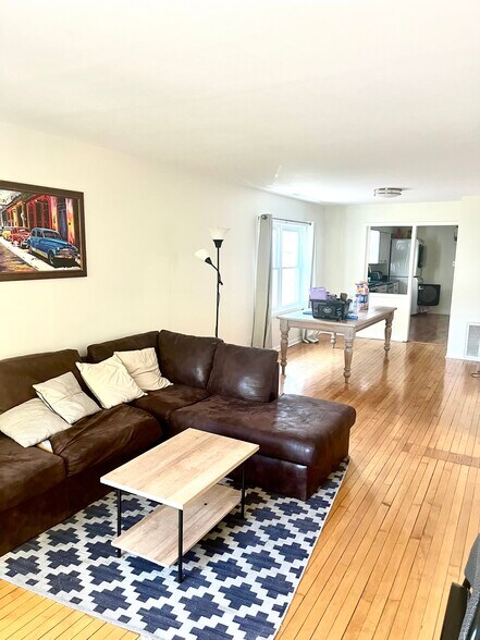 Building Photo - 3148 N Clifton Ave