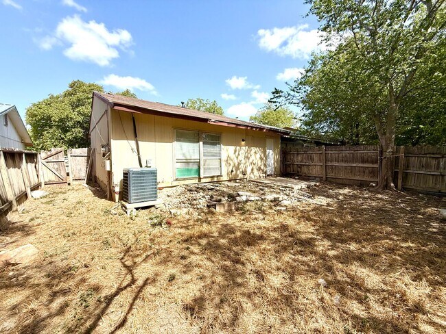 Building Photo - 7806 Winsford Dr