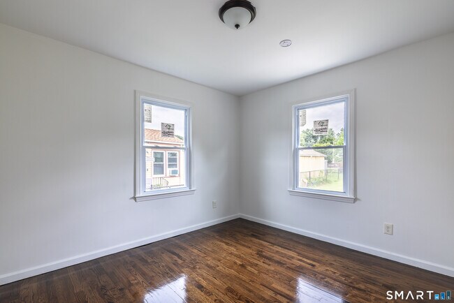 Building Photo - 118 Bryden Terrace