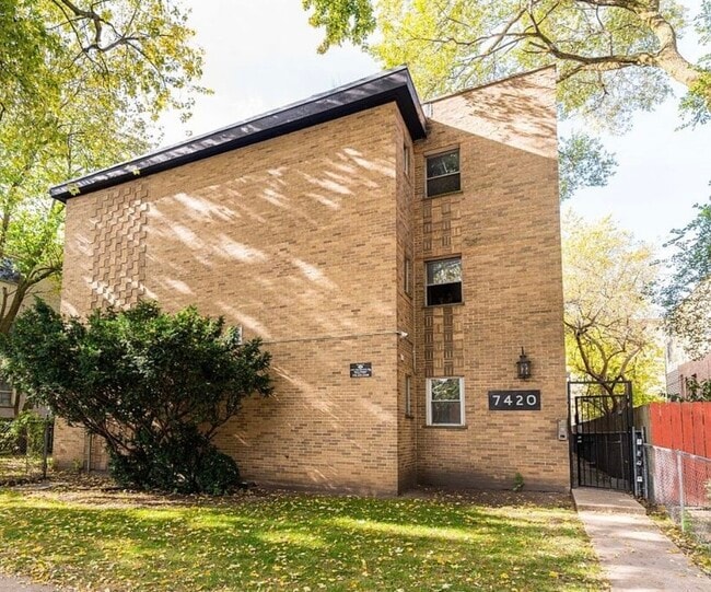 Primary Photo - 7420 N Winchester Ave