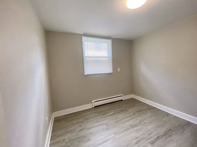 Building Photo - Highland Park Apartments | Deluxe 2 Bedroom