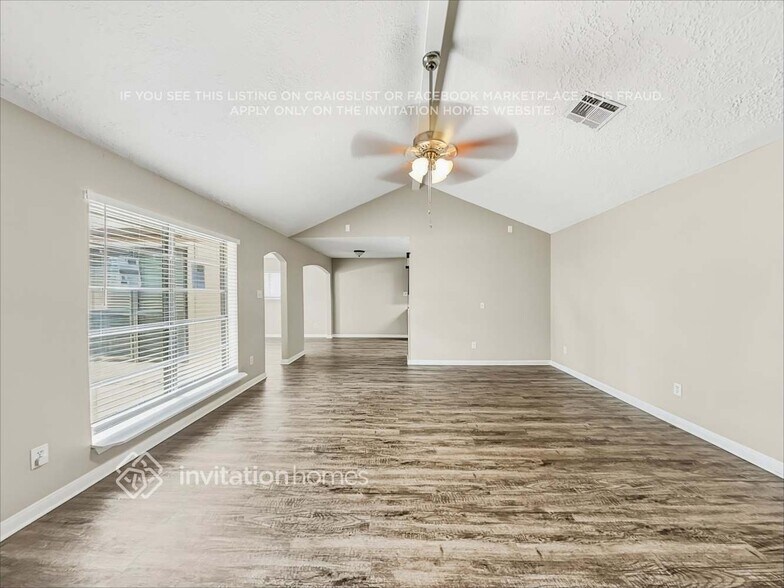 Building Photo - 1824 Meadow Creek Dr