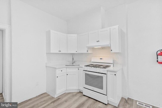 Building Photo - 2423 N Bouvier St