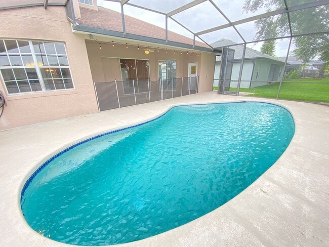 Building Photo - 3708 Molona Dr