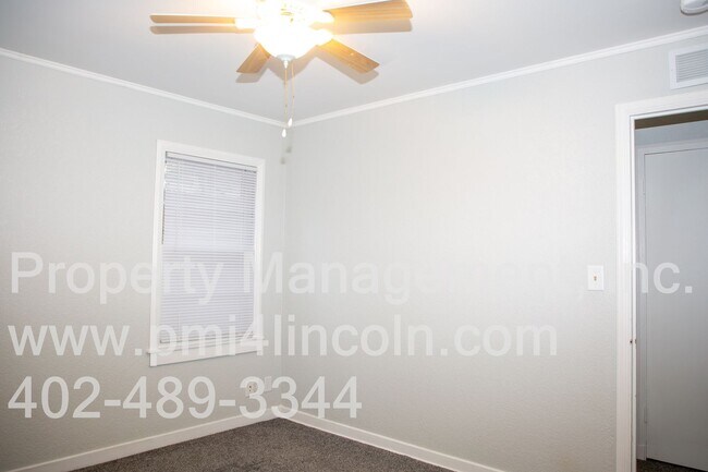 Building Photo - 2 Bedroom and 1 Bathroom Home Available For Rent!