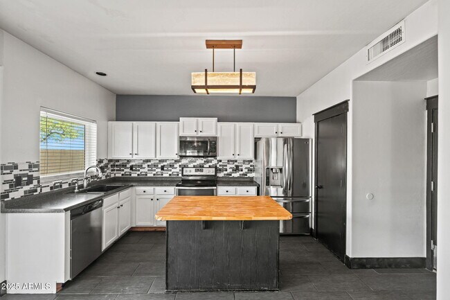 Building Photo - 12672 W Osborn Rd