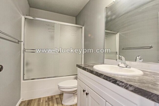 Building Photo - Unit 320: 3 Bed, 2.5 Baths Townhome in LaCenter
