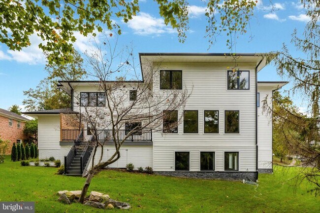 Building Photo - 6226 Kellogg Dr