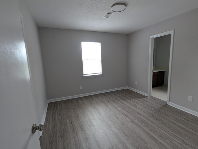 Building Photo - 433 Evans Mill Dr