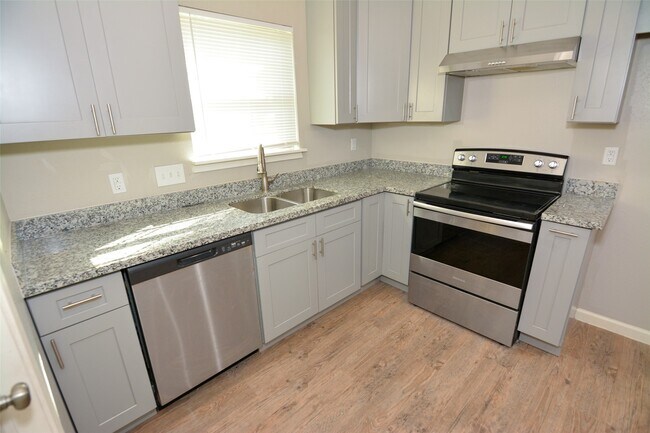 Building Photo - 6818 Cherrydale Dr