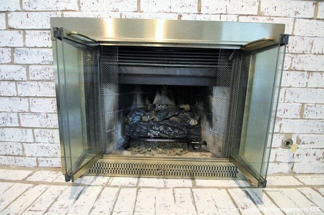 Building Photo - 1301 Del Norte Dr