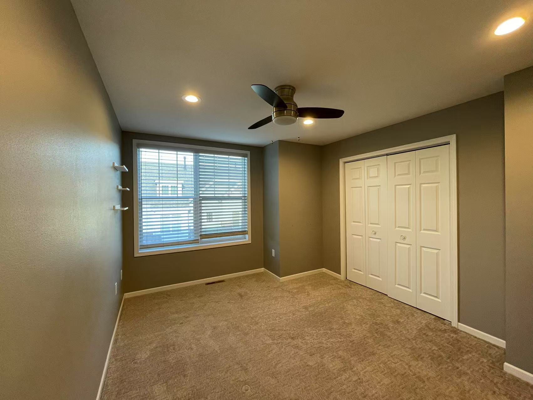 Building Photo - 703 Cricket Ln