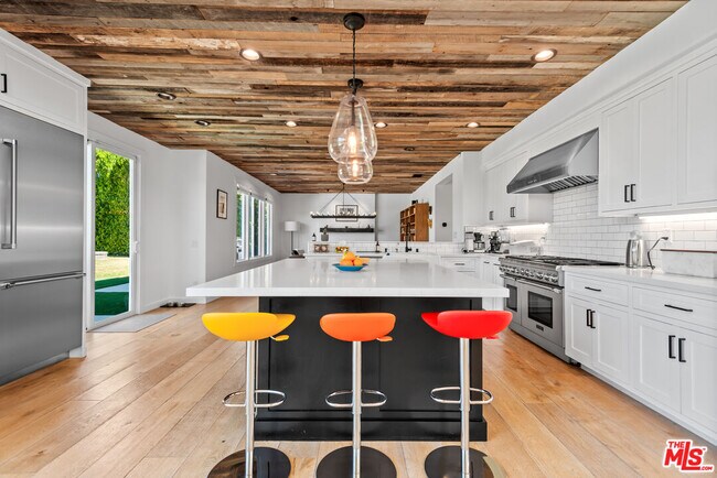 Building Photo - 23477 Palm Dr