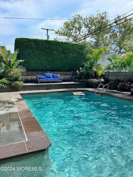 Building Photo - 402 Philadelphia Blvd