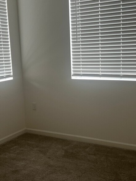 Building Photo - 16306 Ridgehaven Dr