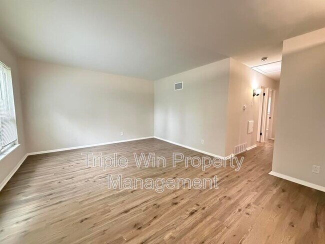 Building Photo - 10805 Landseer Dr