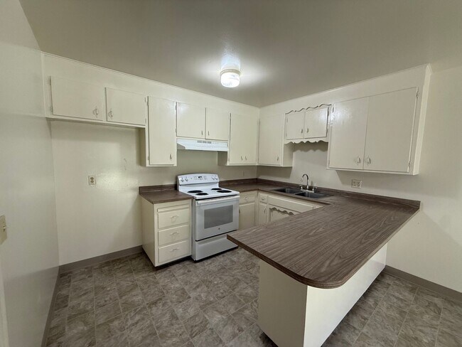 Building Photo - 4694001/85