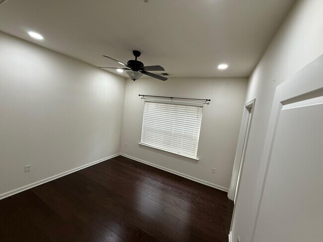 Building Photo - 518 E Celebration Way