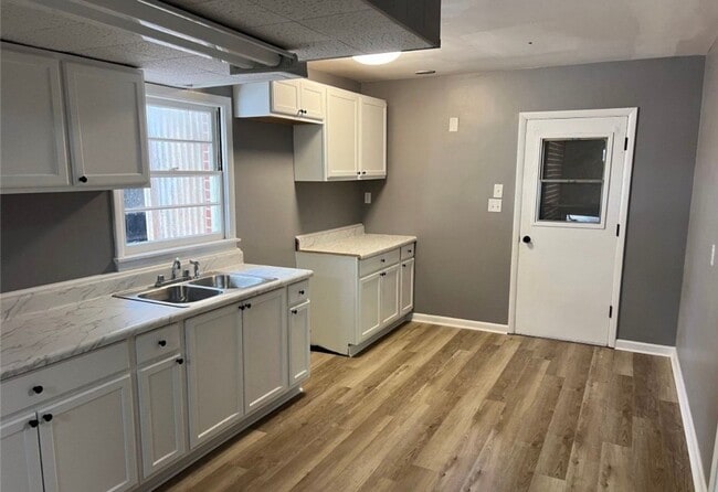 Building Photo - 4 Bedrooms | 2 Bathrooms | Section 8 Friendly