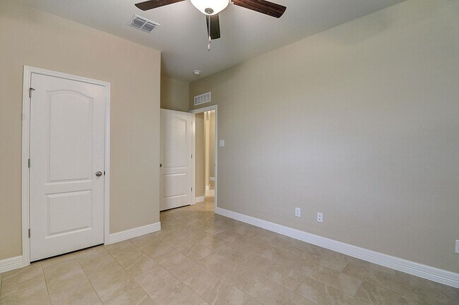 Building Photo - 2202 Crystal Bay Dr.