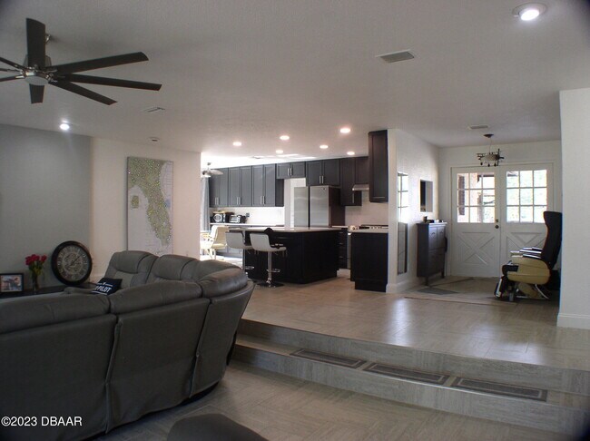 Building Photo - 8 Taxiway Lindy Loop