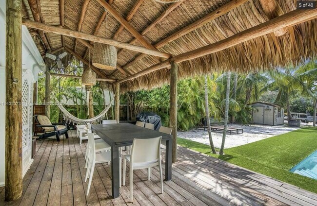 Building Photo - 7960 Hawthorne Ave