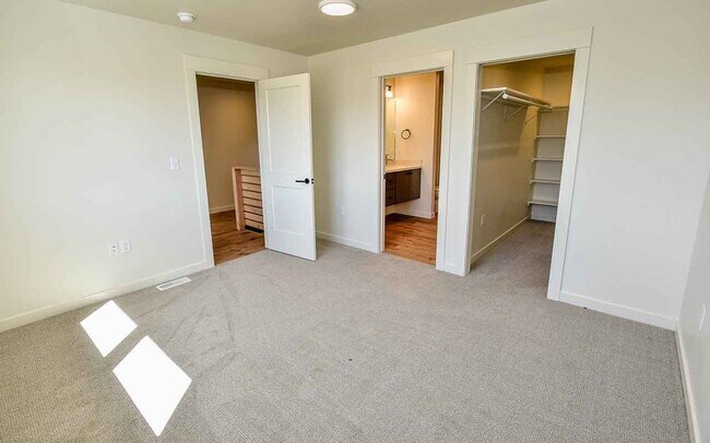 Building Photo - 2342 Shorthorn Ave
