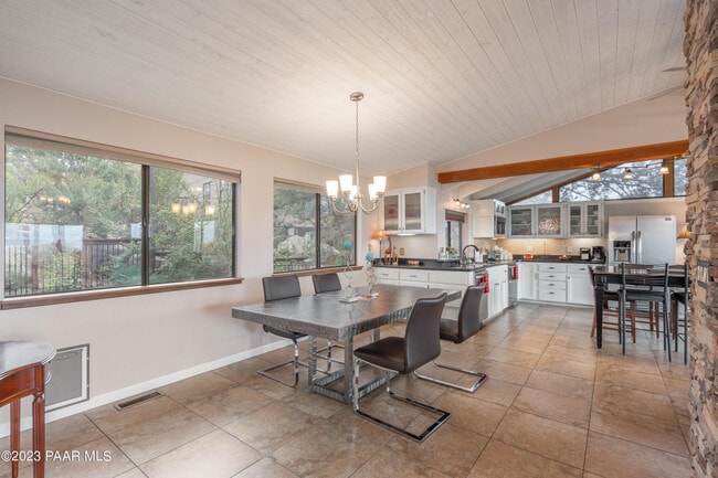 Building Photo - 647 Fiesta Ln