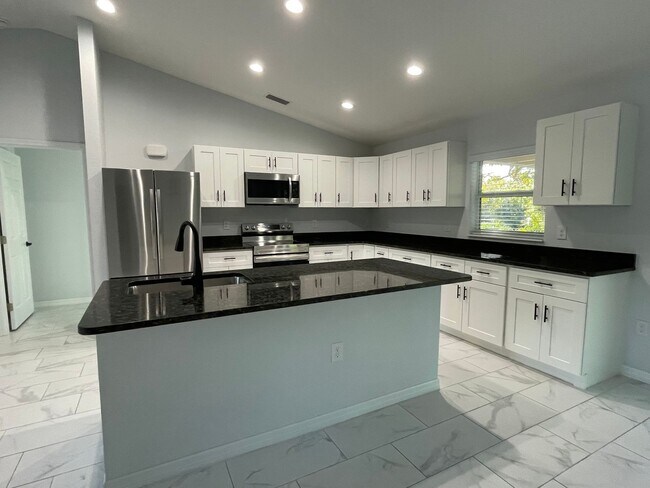 Building Photo - **SHOWS LIKE NEW!**