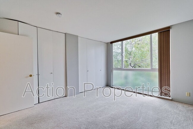 Building Photo - 181 Del Medio Ave