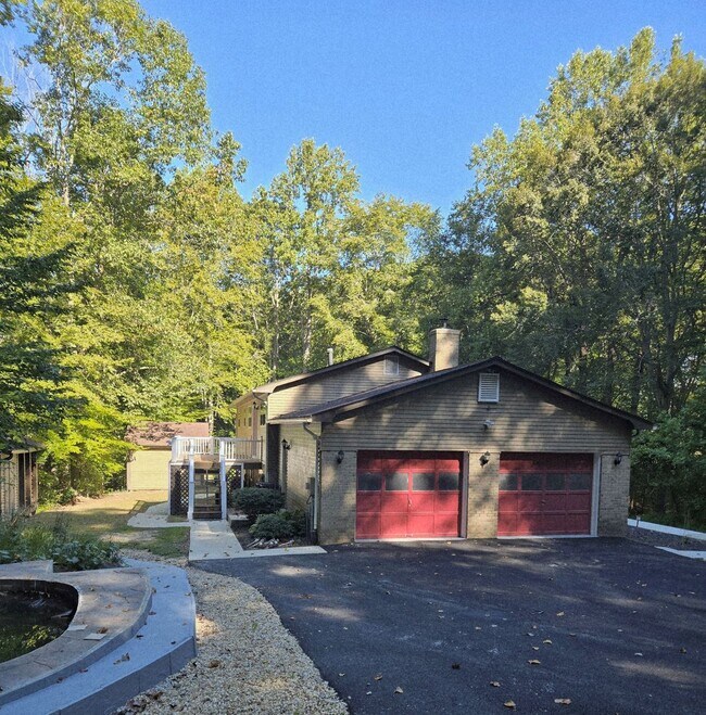 Building Photo - Beautiful Big Home in Huntingtown