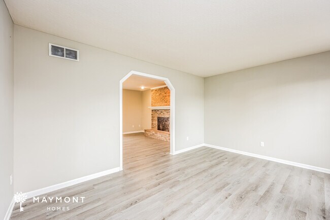 Building Photo - Spacious 4 Bedroom Brick Home