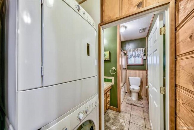 Building Photo - 2580 Rose Ave