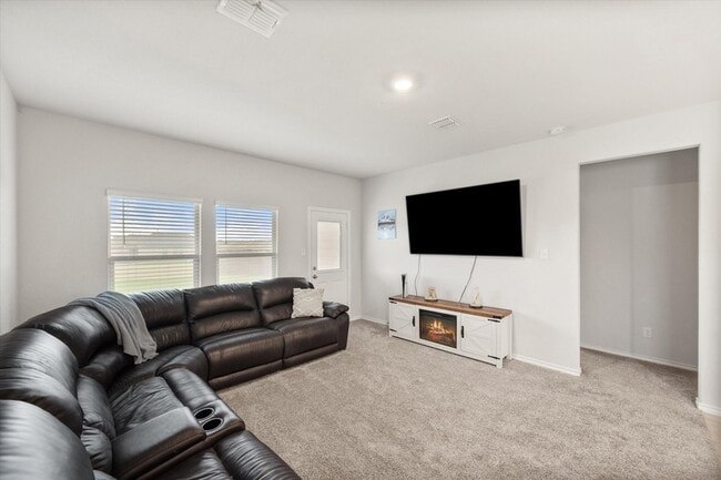 Building Photo - 105 Greengate Dr