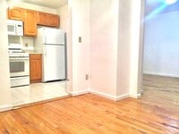 Building Photo - 4334 Baychester Ave